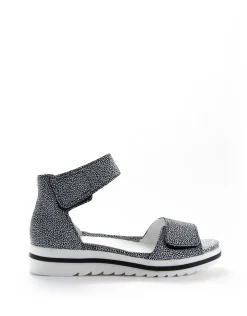 Women leather sandals