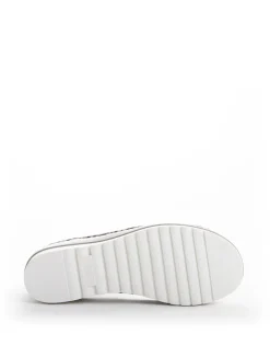 Women leather sandals